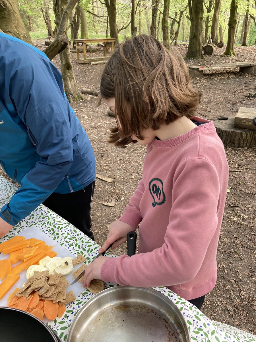 PipersForestSch's tweet image. Forest club @PipersPrep enjoyed making delicious nettle crisps over the fire #getoutdoors #forestfun