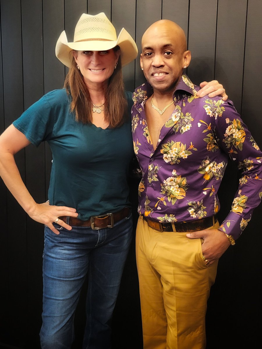 Spent the best hour with @TerriClarkMusic talking about how much we love country music (among many topics). Much more soon.