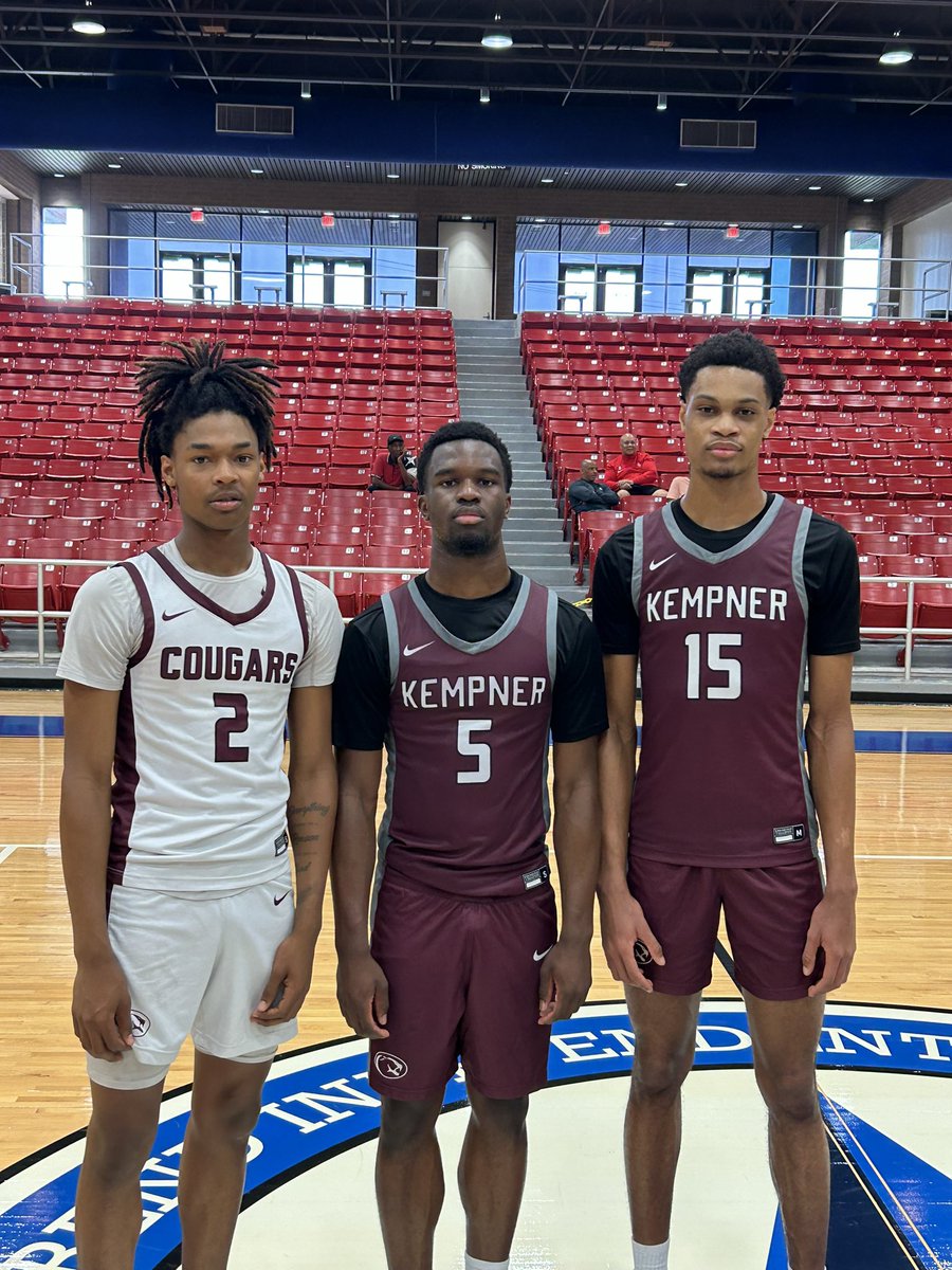 apope1123's tweet image. @KempnerHoops these three represented Kempner well at the FBISD all-star game.  @KHS_Cougars