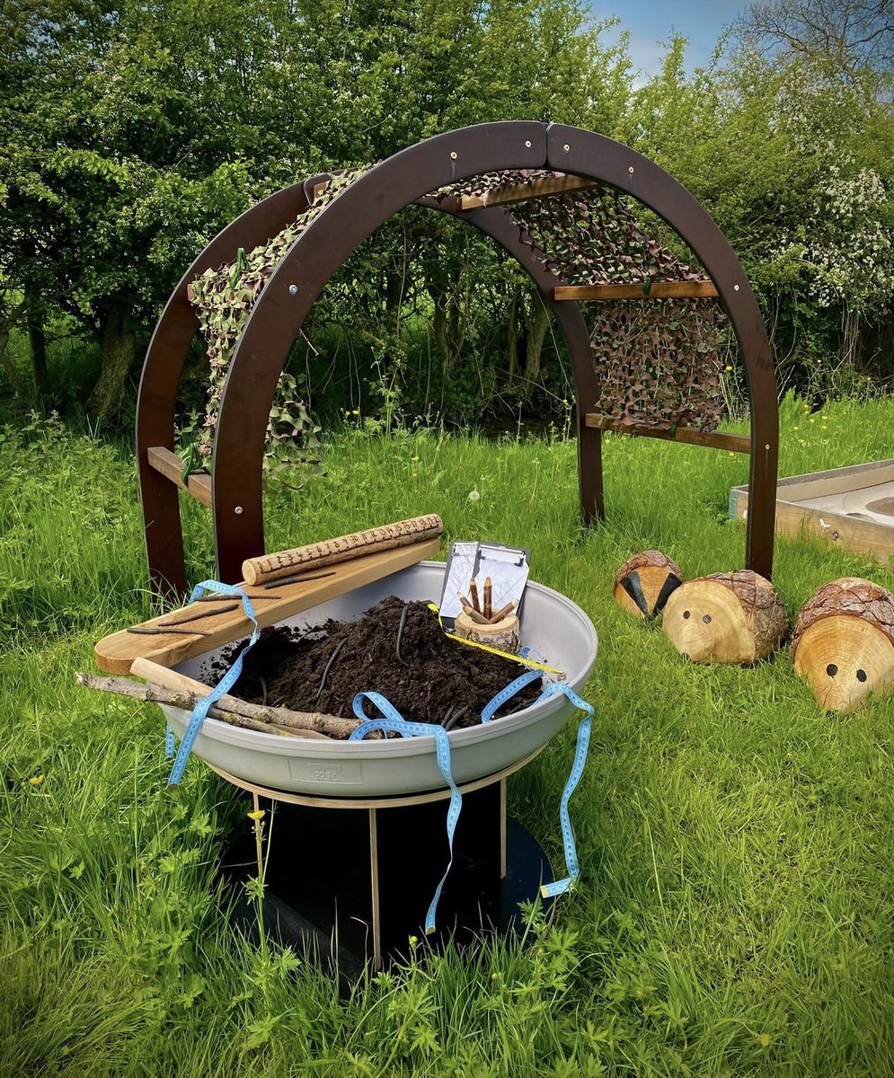 cosydirect's tweet photo. A quick and easy set up ready to measure some ‘worms’. Will any of them be a super worm?! #cosytuffspot #superworm https://t.co/hYRN1pkD2q