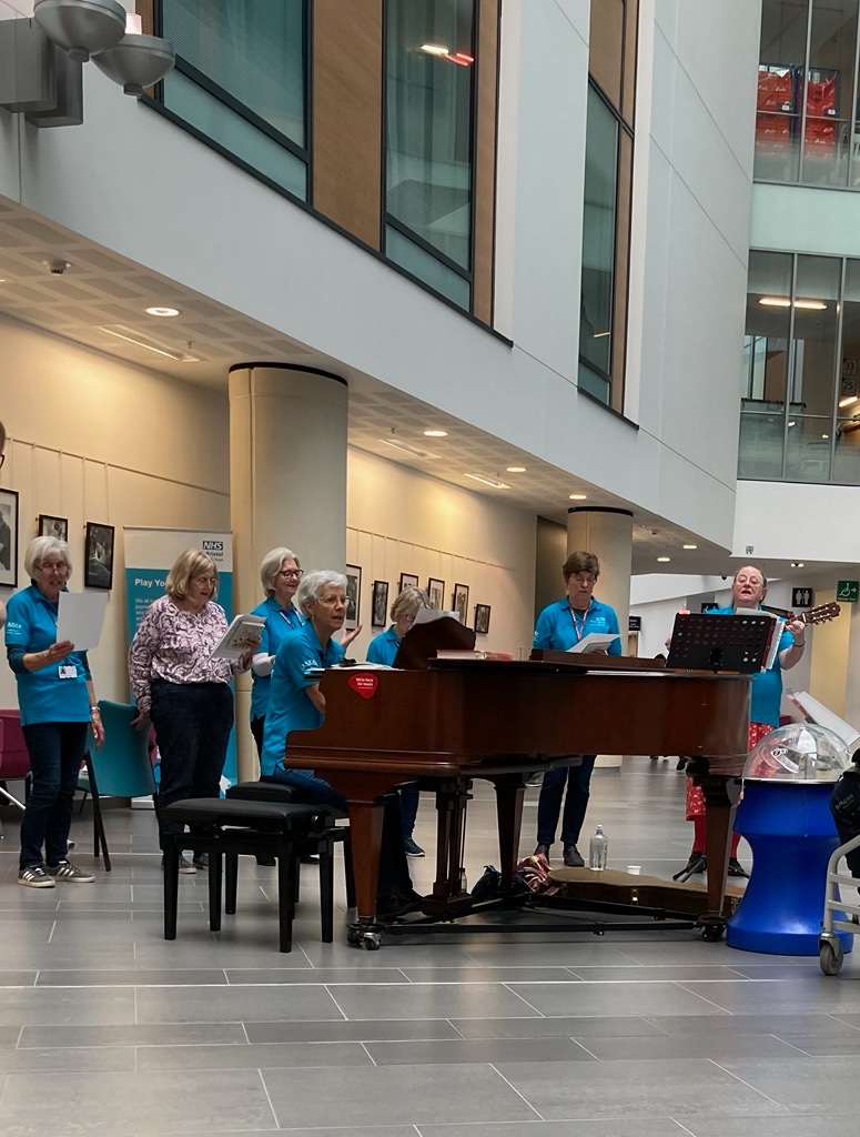 Lovely to have the treat of even 5 mins of soothing and uplifting music one early afternoon last week courtesy of volunteers via @NBT_Arts @NBTVolunteering. Thank you! 🎶 🎼 🎹