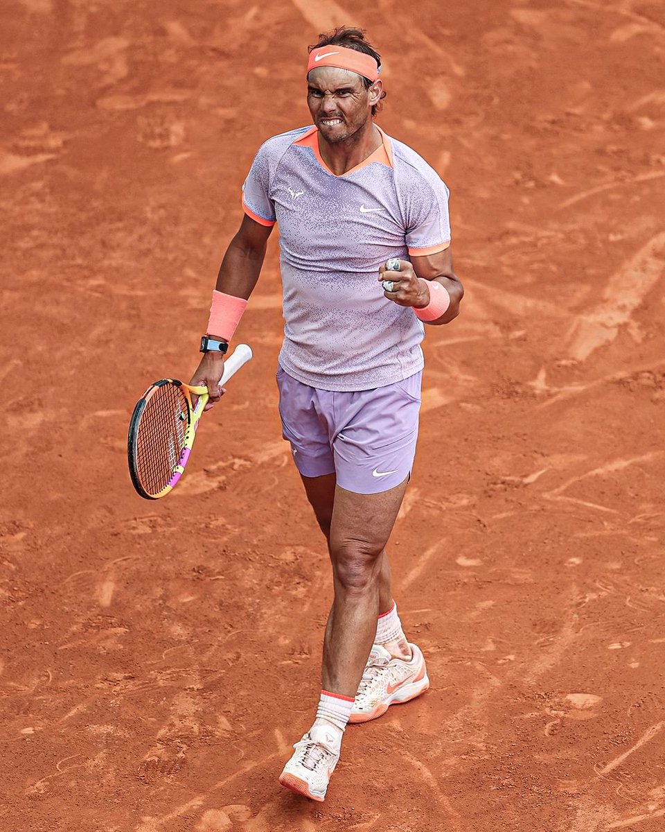 Savaşan bir Nadal 💪 💥Rafael Nadal, Pedro Cachín'i elemeyi başardı ve son 16'ya yükseldi. 🎾6-1 6-7 6-3 🆚Jiří Lehečka #MMOPEN