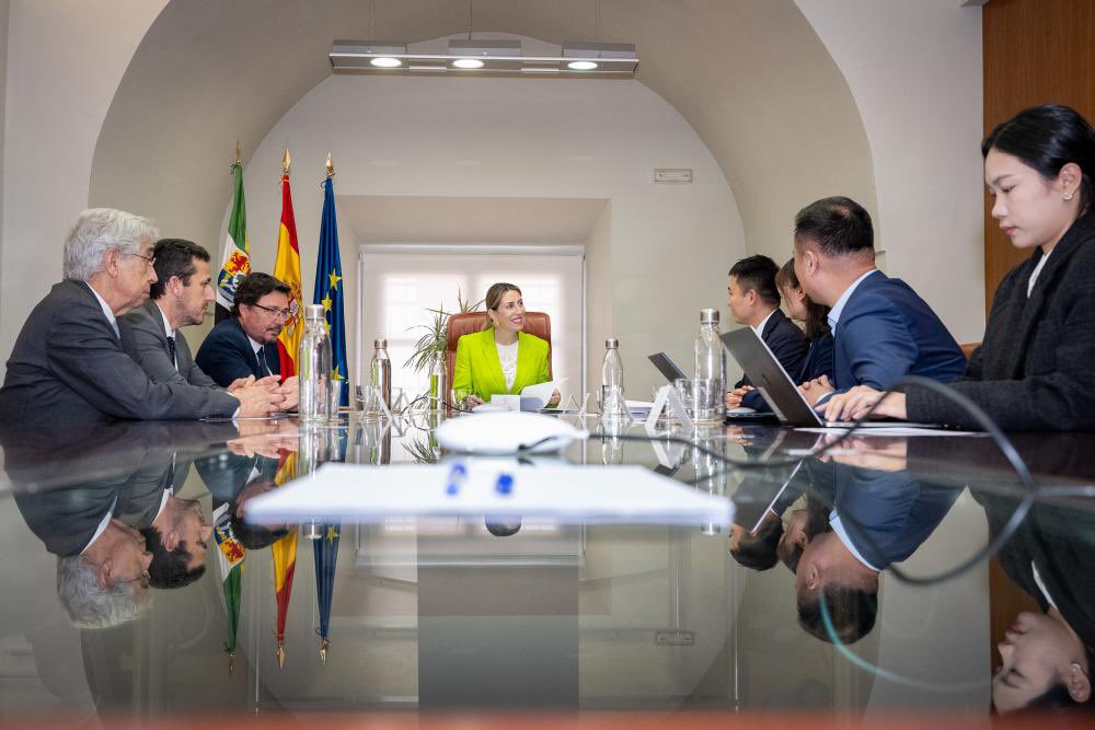 La Junta de Extremadura firma un Memorándum de Entendimiento con una empresa china para desarrollar una fábrica de cátodos de litio en Mérida. El proyecto de Hunan Yuneng viene gestándose a través de la Consejería de @econoempleoEXT. 👉 Más detalles | juntaex.es/w/la-junta-fir…