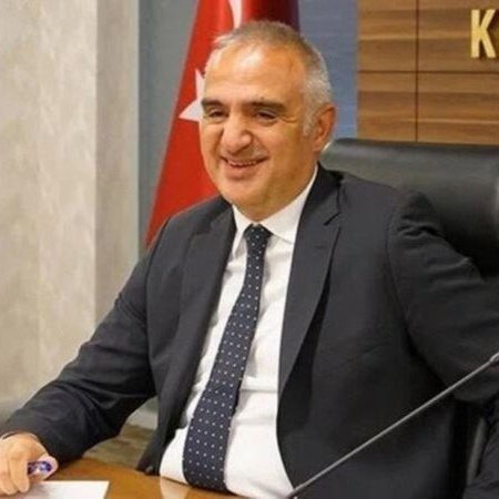 📍Bu nasıl hesap!

Kültür ve Turizm Bakanı Mehmet Nuri Ersoy'un oteli Presidential Villa’nın bir odasının 7 gecelik, %5 indirimli fiyatının 10.080.000 ₺ olduğu öğrenildi.