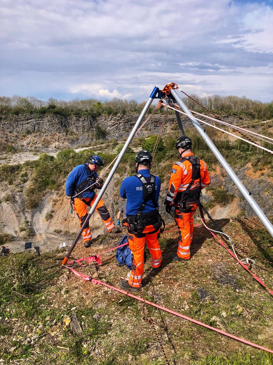 Showing At Height Services (AHS) UK Ltd some AHD methods with their Rock Exotica Vortex 👍🏻👊🏻💥 adding another string to their bow as a skilled Rescue Team 👍🏻✅ great team ethos 🟩 Never Let Go SOVOS Helmets Emma A (can you reach out to them re helmets please) 👍🏻 #rescueteam