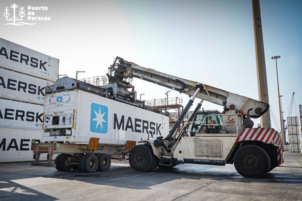 🚢 Dando inicio al servicio CLX de la línea naviera Maersk, recibimos en el Puerto de Paracas al buque MAERSK BRANI: un portacontenedores de 223 metros de eslora. Esta nave embarcó cítricos, uvas🍇, granadas, paltas, chocolate, entre otros productos de la agroindustria peruana