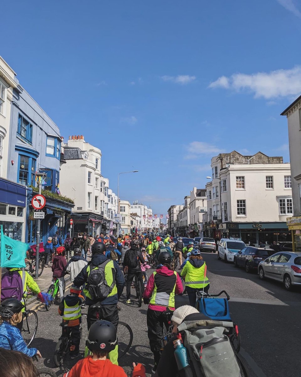 OSRBikeTrain's tweet image. Still buzzing from the amazing #KidicalMass ride in Hove &amp;amp; Brighton yesterday. Over 400 kids and grown-ups, from four feeder rides. Sending a clear message: make Hove #SafeToCycle @Bricycles @bhactivetravel Photos by Aaron Fegan, @mattbee and @DarenCallow