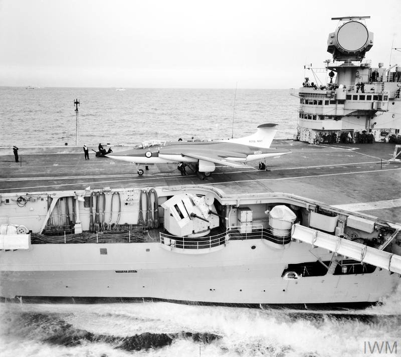 Aircraft carrier

CV #HMSVictorious R38 (1941-1968)
Illustrious Class

📷 February 1960 Launch test from the catapult of the prototype of the future Buccaneer S.1 naval bomber
@I_W_M

@RoyalNavy 🇬🇧 #FleetAirArm ⚓