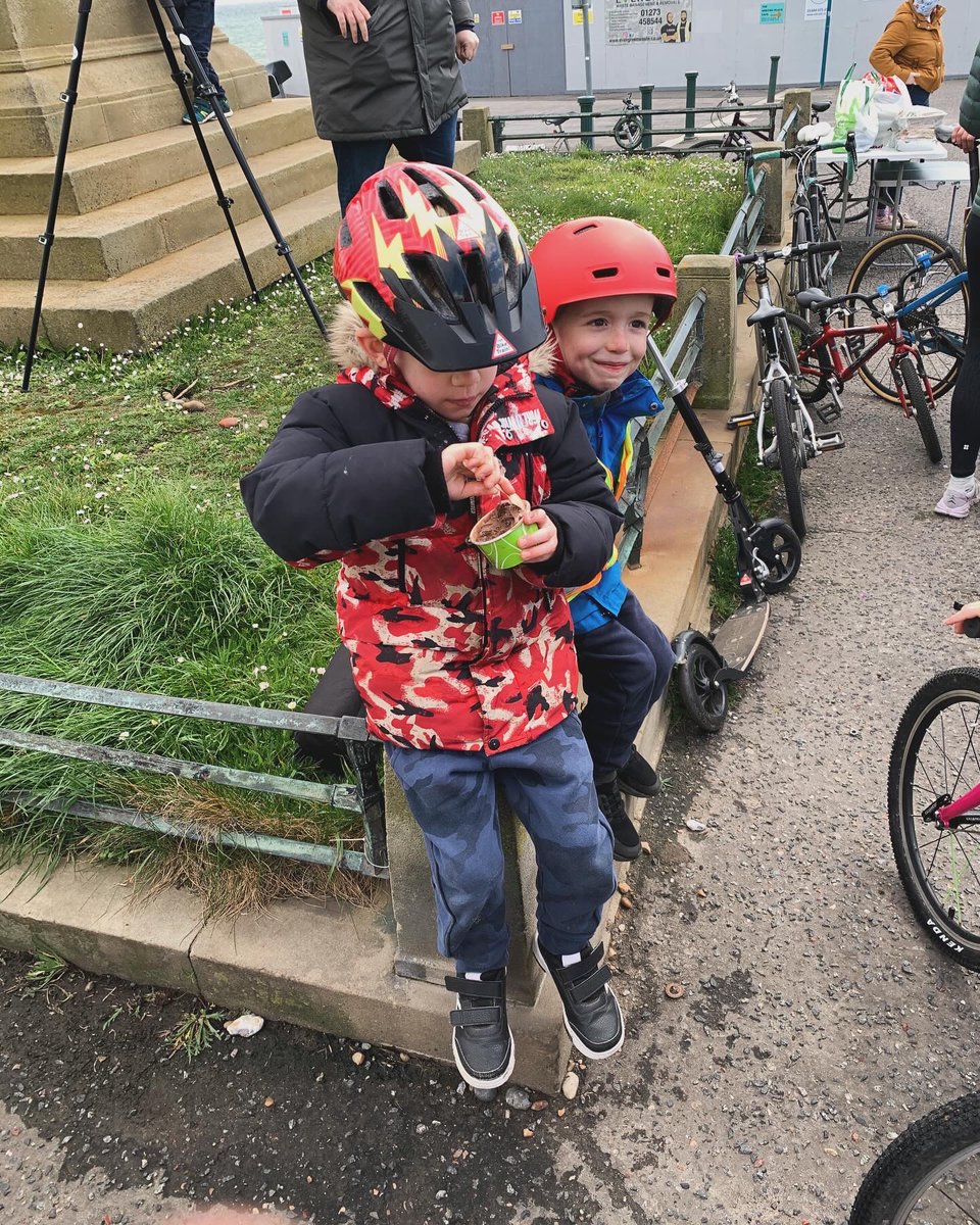 OSRBikeTrain's tweet image. Still buzzing from the amazing #KidicalMass ride in Hove &amp;amp; Brighton yesterday. Over 400 kids and grown-ups, from four feeder rides. Sending a clear message: make Hove #SafeToCycle @Bricycles @bhactivetravel Photos by Aaron Fegan, @mattbee and @DarenCallow