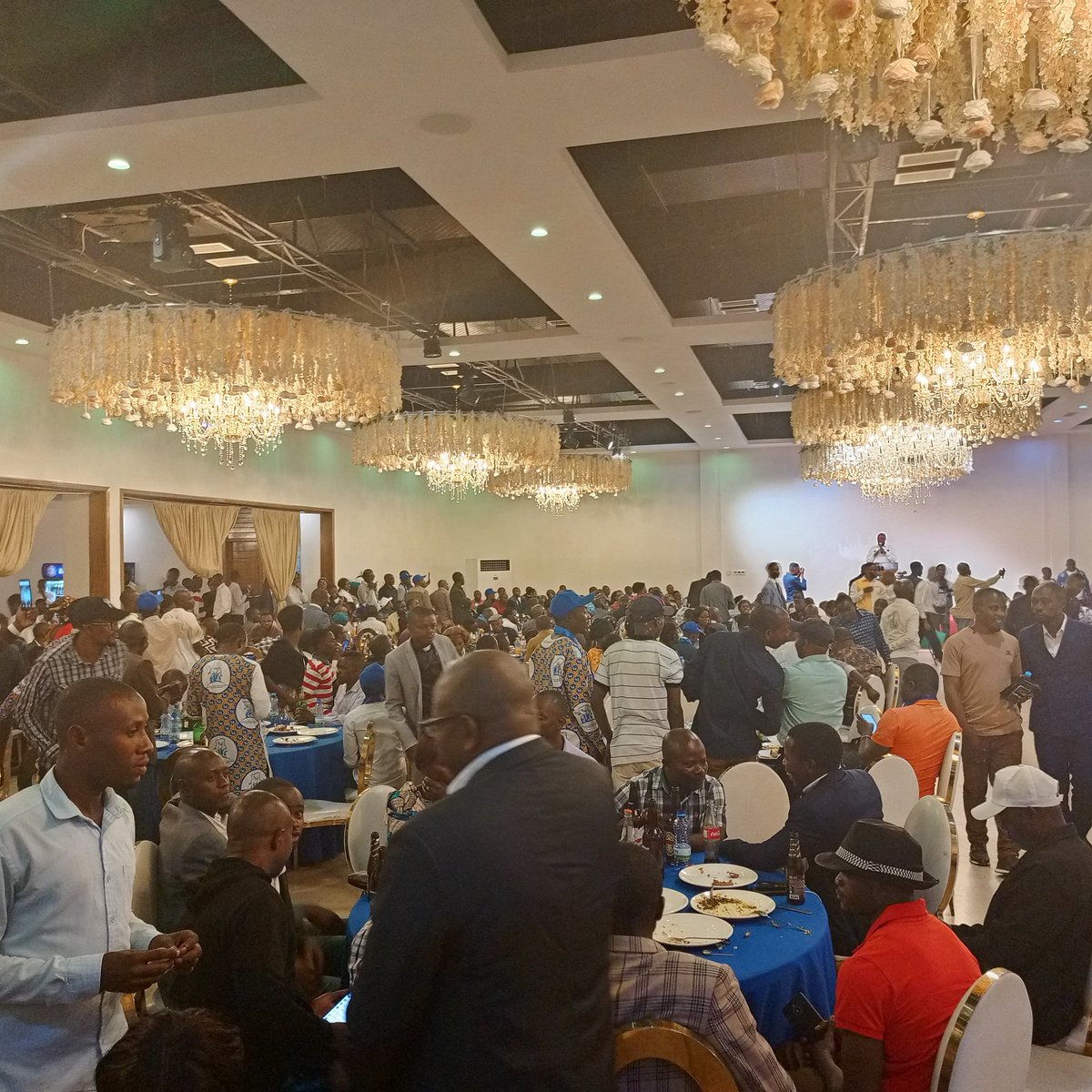 Soirée de l'unité organisée dans la salle Bodega de Résidence hôtel sous les hospices de Basengezi Katintima. @PLukweb, Feston Kabeza, Mudekereza Olive, Eustache Muhanzi, Purusi Jean Jacques, Emile Sumaili, et plusieurs autres députés et hautes personnalités ont répondu présent.