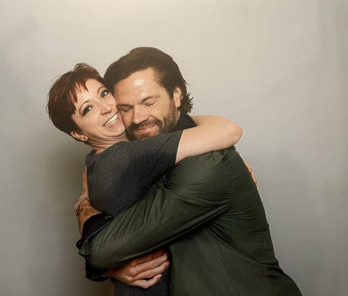 Best birthday hug ever🥰
Thank you @jarpad for making this birthday special one❤️

#jib14 #jibcon #SPNFamily