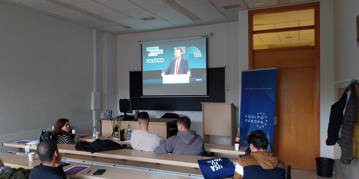 🫱🏼‍🫲🏼Estudiantes de la Universidad de Salamanca <a href="/usal/">Universidad de Salamanca</a> y socios de Equipo Europa Castilla y León siguiendo en directo el #MaastrichtDebate 🇪🇺