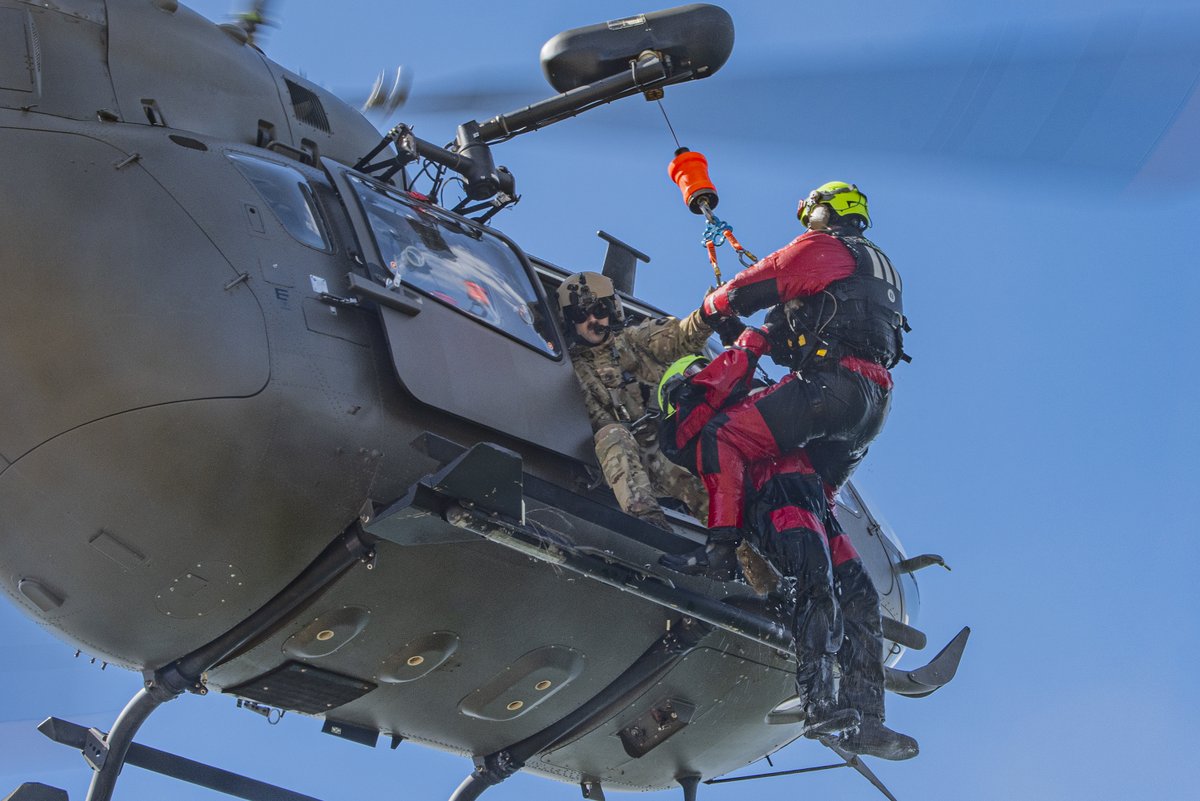 The @IDNationalGuard’s State Aviation Group and the Boise Fire Department’s Swiftwater/Dive Team work together to conduct hoist rescue training exercises to remain ready to support real-world rescue missions when needed.

🔗ngpa.us/29414
📸ngpa.us/29413