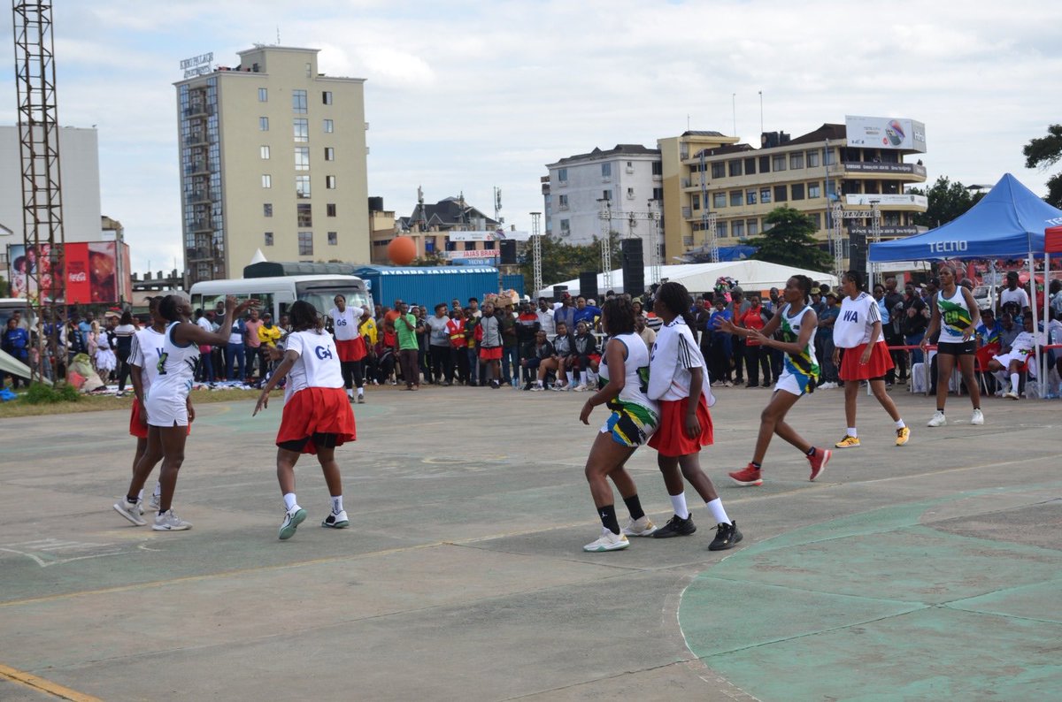 Oyooo! Hongera timu za Wizara ya Ulinzi kushinda ktk michezo ya Mei Mosi Taifa: kutwaa ubingwa netball; mshindi wa 1 wanaume na wa 2 wanawake ktk Darts; mshindi wa1 wanamke mita 800; mshindi wa 2 mita 800 wanaume; mshindi wa 1 wanaume kupokezana Vijiti na wanawake mshindi wa 2 🙌