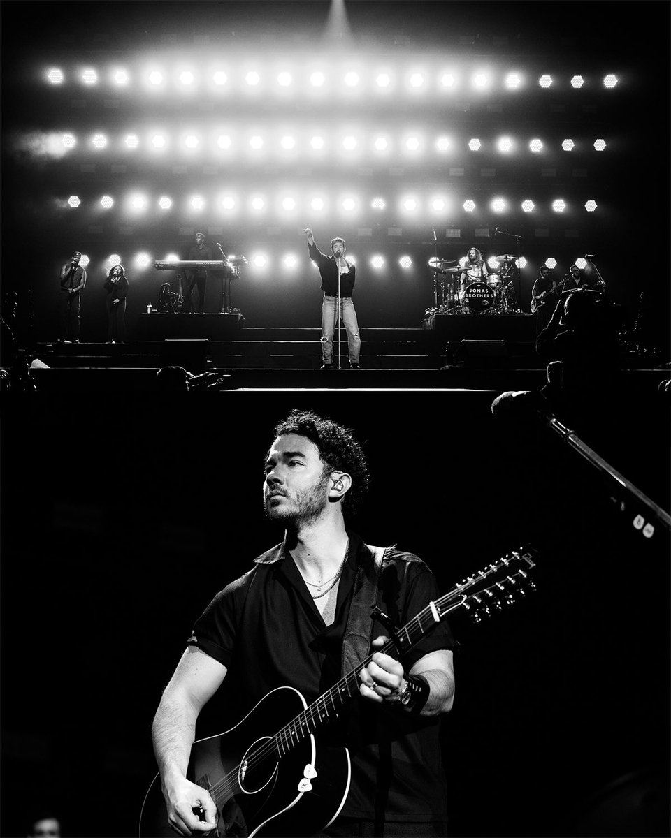 jonasbrothers's tweet image. Three memorable nights together in Buenos Aires ❤️ We missed you!