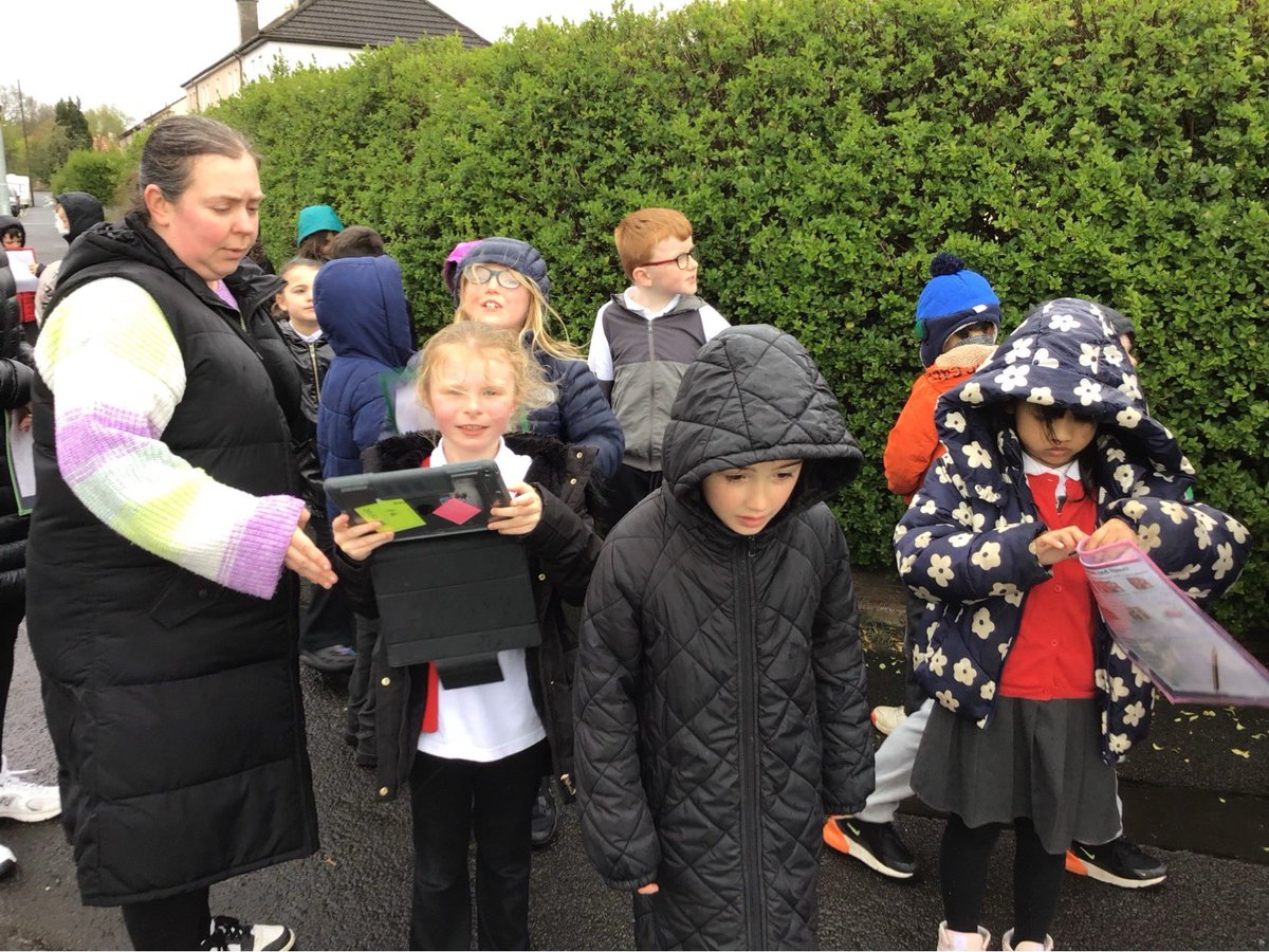 Despite the rain and the wind, we managed to get out into our local area this afternoon to complete a housing survey. We concluded that the most popular type of house was Terraced housing and the least popular was Detached housing. @ClydePrimary 🏡☔️
