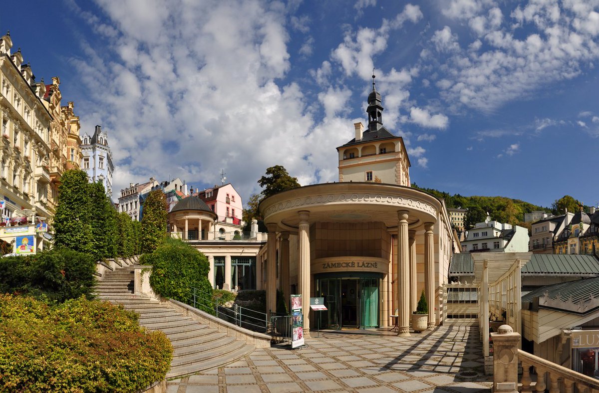 La temporada de balnearios en Karlovy Vary esta oficialmente inaugurada otro más!!! #DestinoChequia #UNESCO #turismo #viajar #vacaciones