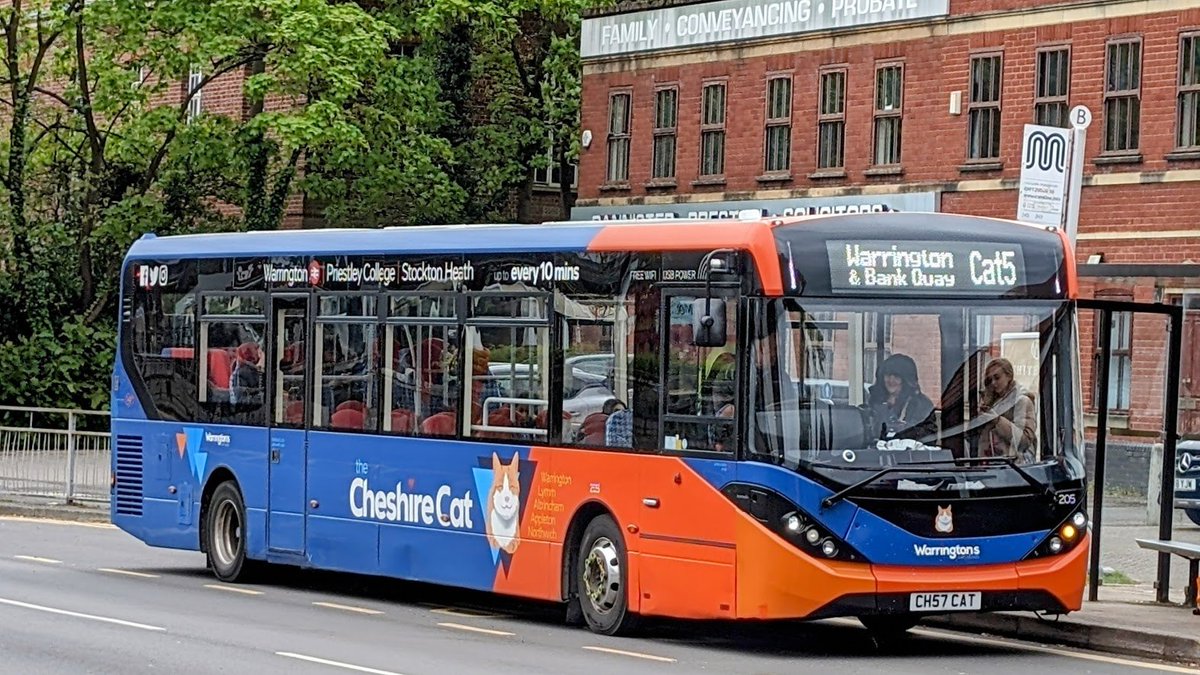 The Cat through Sale 🐱

@WarringtonBuses 205 - CH57 CAT in #Sale this afternoon working a #CheshireCats CAT5 service heading to #Warrington.