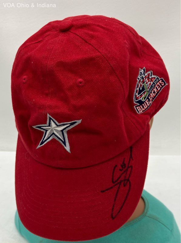 Can anyone help me identify this @BlueJacketsNHL signature? I was gonna buy the hat either way but I guess I lucked out!  @bluejackets