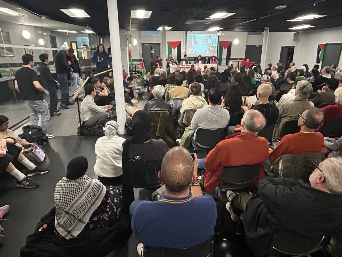 Another packed Palestine assembly in London hearing from @pappe54 @BayanHaddad @SophiaBeach_ @STWuk and a student live from @NationalSJP in the US 🇵🇸🇵🇸🇵🇸