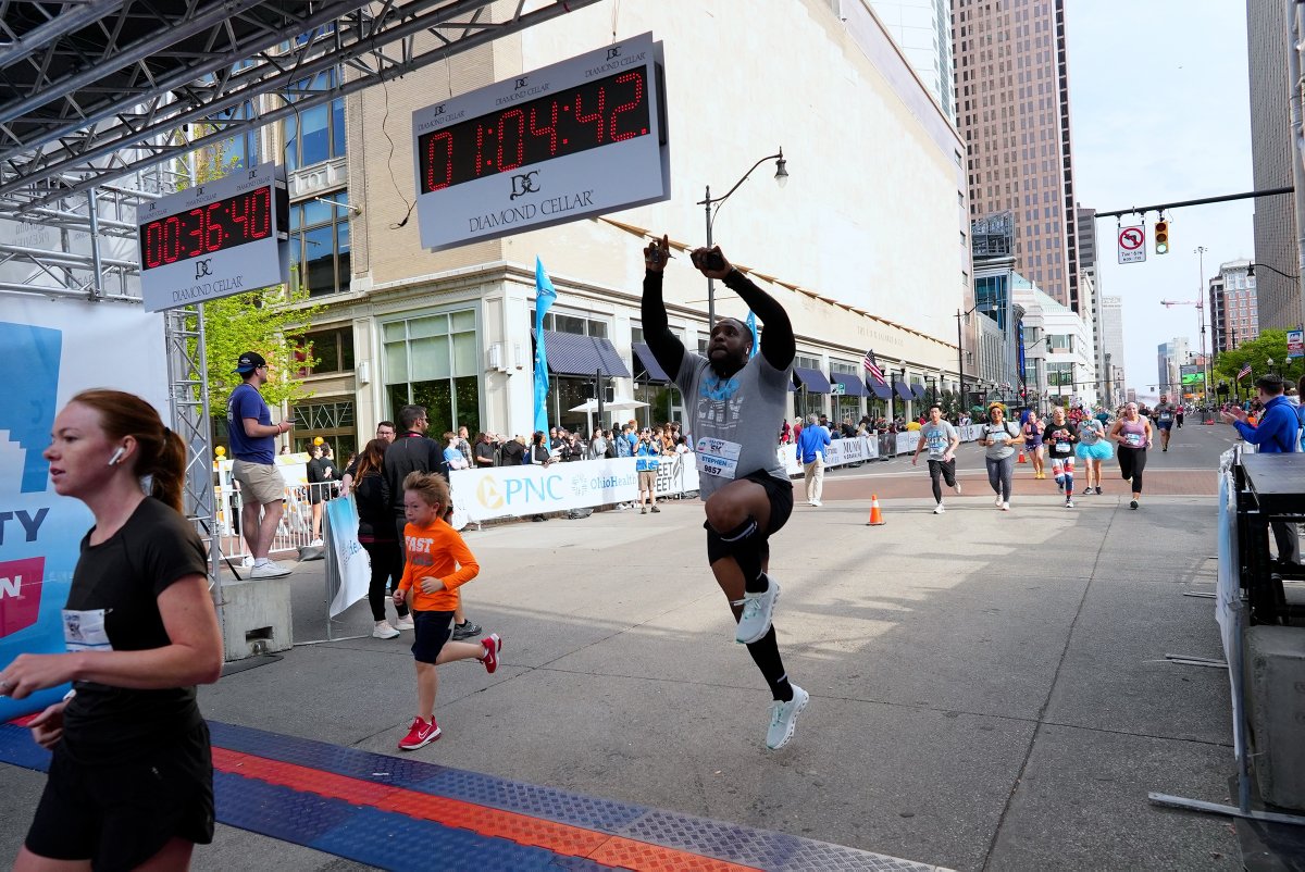 11,000+ participants, 1,500 volunteers, 25 community partners and 🥇 gorgeous morning to celebrate a healthy, active lifestyle. Thank you for making the 2024 OhioHealth Capital City Half & Quarter Marathon an unforgettable event! #GiveEmHealth #CapCityHalf @M3SSports