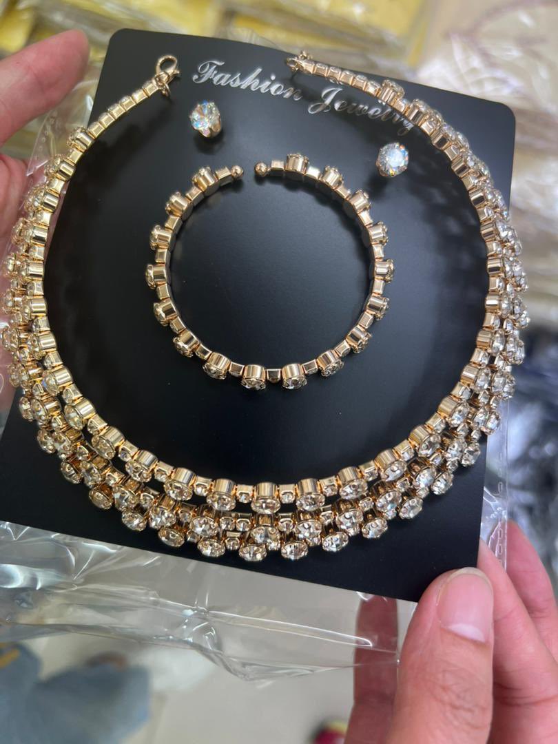 Lovely jewelry set for ladies🔥

Available in silver and gold 

Old price: #12500❌
New Price: #9500only✅

DM or use link in bio to order via whatsapp

Offer valid till the end of this week

RT🖤

#NightmarketwithDammyB 
#pagesbydamicommerce