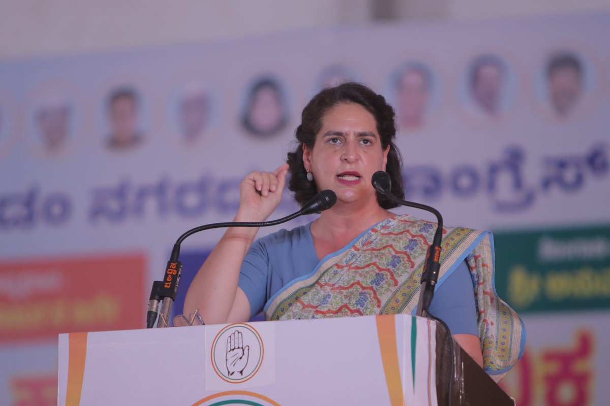 AICC General Secretary #PriyankaGandhi addresses public rally in Sedam in Gulbarga Parliamentary constituency in #Karnataka.

She blames Central govt for price rise & unemployment in the country.

She says wrong GST and demonetisation have ended employment in small and medium…