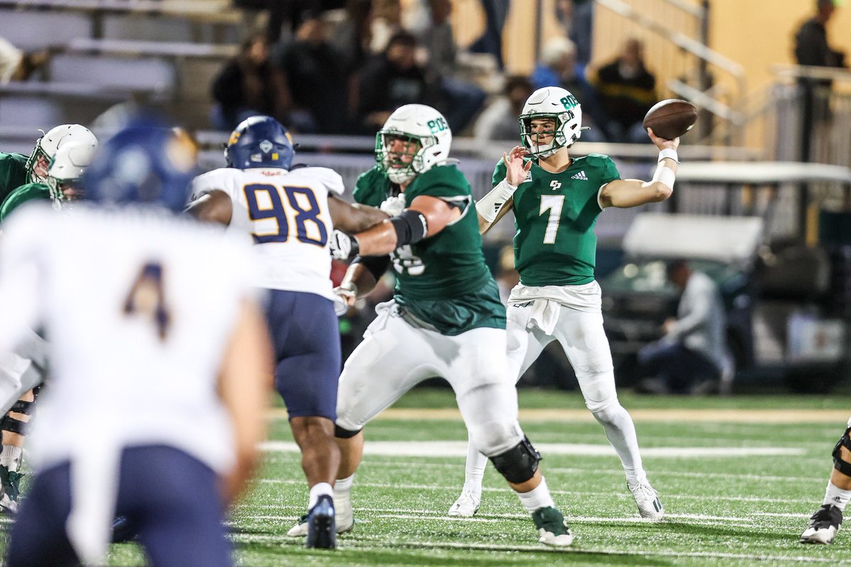 Quarterback Sam Huard, a Class of 2021 five-star recruit, has entered the transfer portal, @chris_hummer and I have learned for @247sports. Huard spent last season at Cal Poly after beginning his career at Washington. Threw for 2,205 yards and 18 TDs in nine games for Cal Poly.…