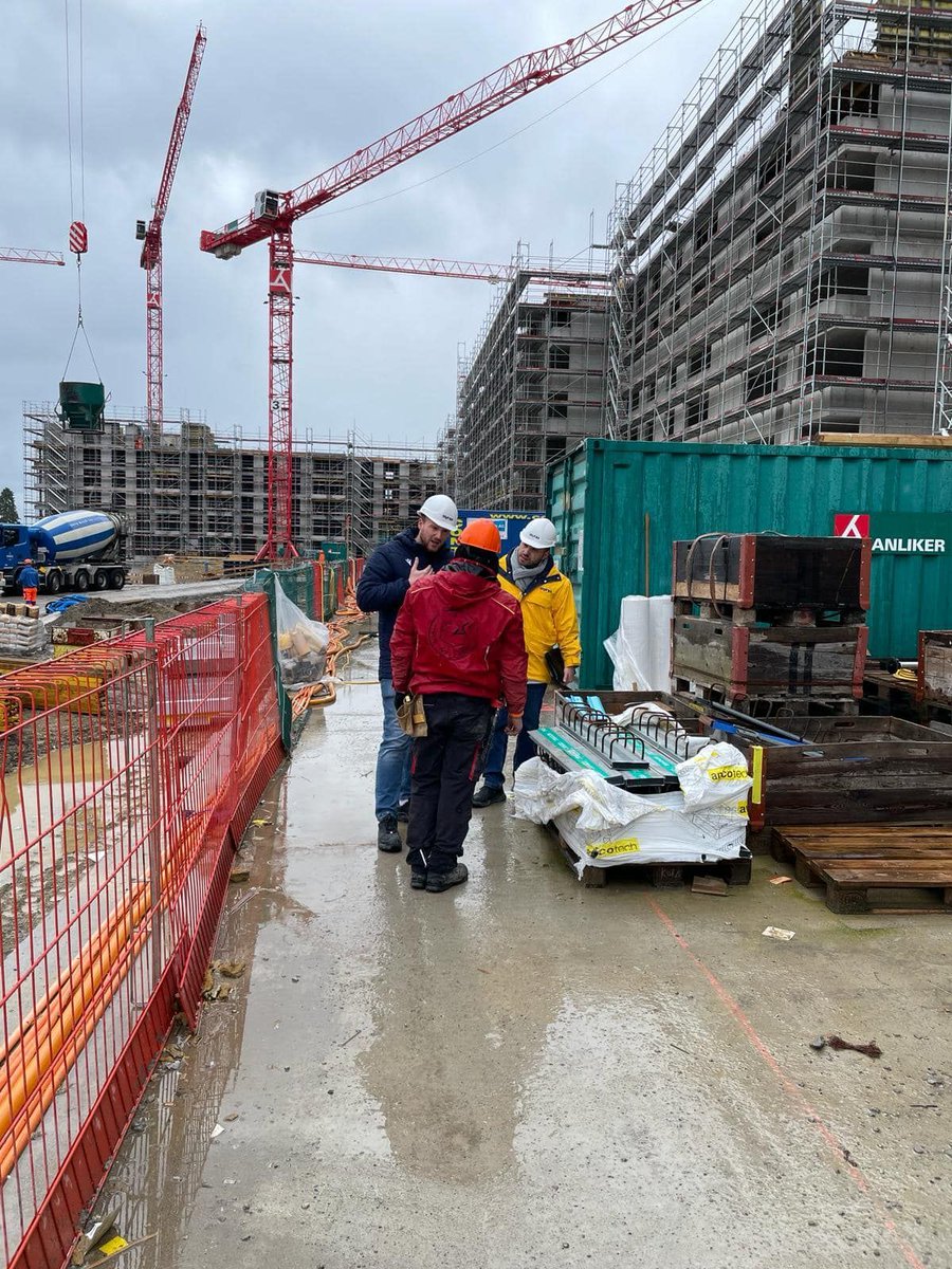 Syna Zürich und Oberer Zürisee unterwegs: 'Trotz des schlechten Wetters gibt das Aussendienst Team in Zürich weiterhin sein Bestes. Willkommen an die neuen Mitglieder, Danke für das in unsere Gewerkschaft Syna gesetzte Vertrauen!￼￼' #synagewerkschaft #jetztmitgliedwerde