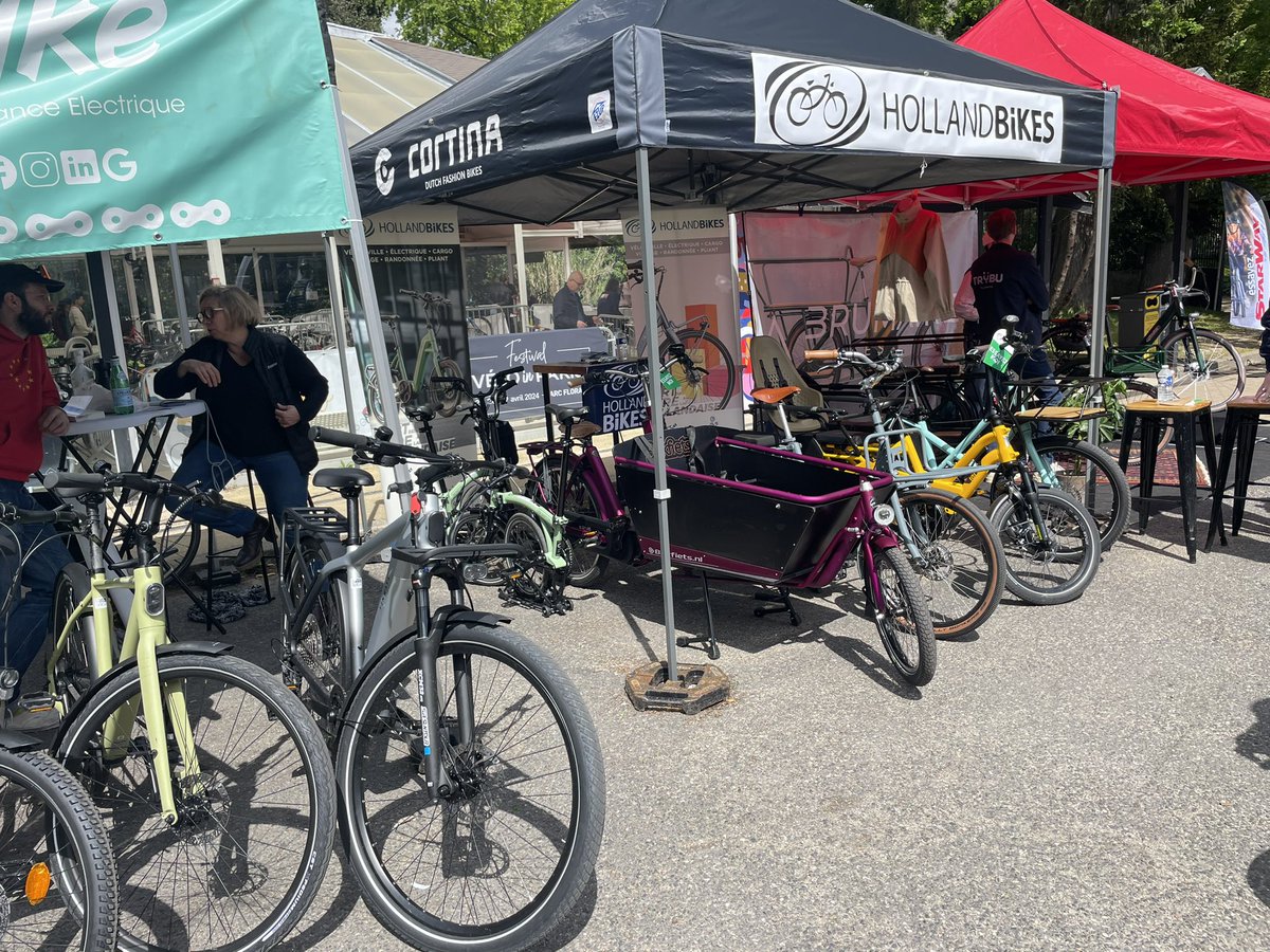 Ngosselin85's tweet image. Ravie de représenter @C_MORANCAIS à l’occasion de la remise de prix @veloinparis
Un grand merci à #Cygo pour l’organisation de ce concours inter-régional #madeIngrandouest
Le grand prix à @ArcadeCycles 
Le prix innovation pour @VelcoBike 
Prix coup de cœur à #galianCycles