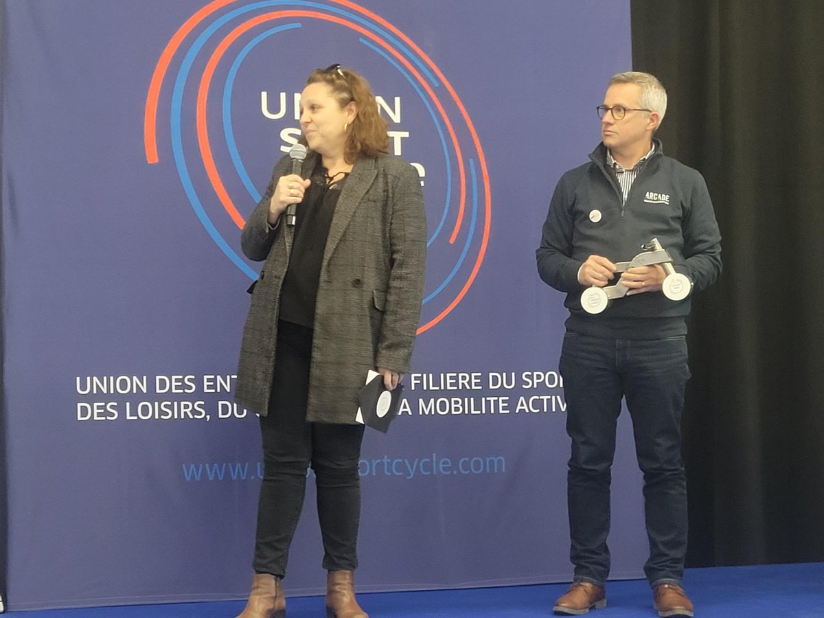 Ngosselin85's tweet image. Ravie de représenter @C_MORANCAIS à l’occasion de la remise de prix @veloinparis
Un grand merci à #Cygo pour l’organisation de ce concours inter-régional #madeIngrandouest
Le grand prix à @ArcadeCycles 
Le prix innovation pour @VelcoBike 
Prix coup de cœur à #galianCycles