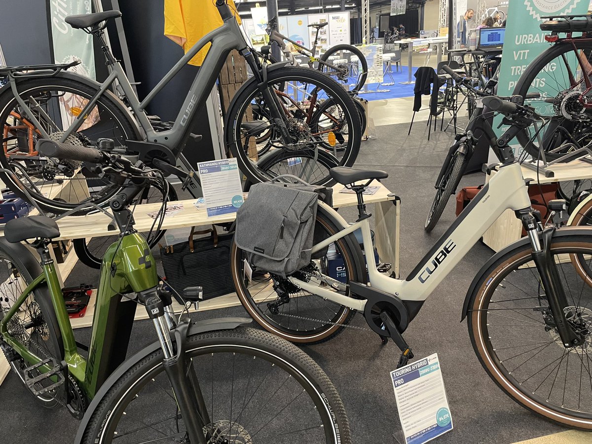 Ngosselin85's tweet image. Ravie de représenter @C_MORANCAIS à l’occasion de la remise de prix @veloinparis
Un grand merci à #Cygo pour l’organisation de ce concours inter-régional #madeIngrandouest
Le grand prix à @ArcadeCycles 
Le prix innovation pour @VelcoBike 
Prix coup de cœur à #galianCycles