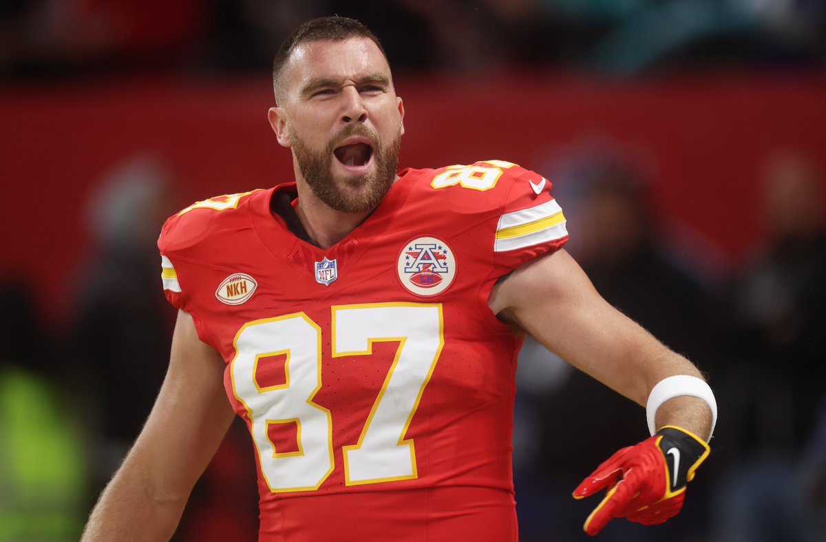 Travis Kelce has agreed to a 2-year extension with the Chiefs, per @RapSheet NFL has a new highest paid TE 💰