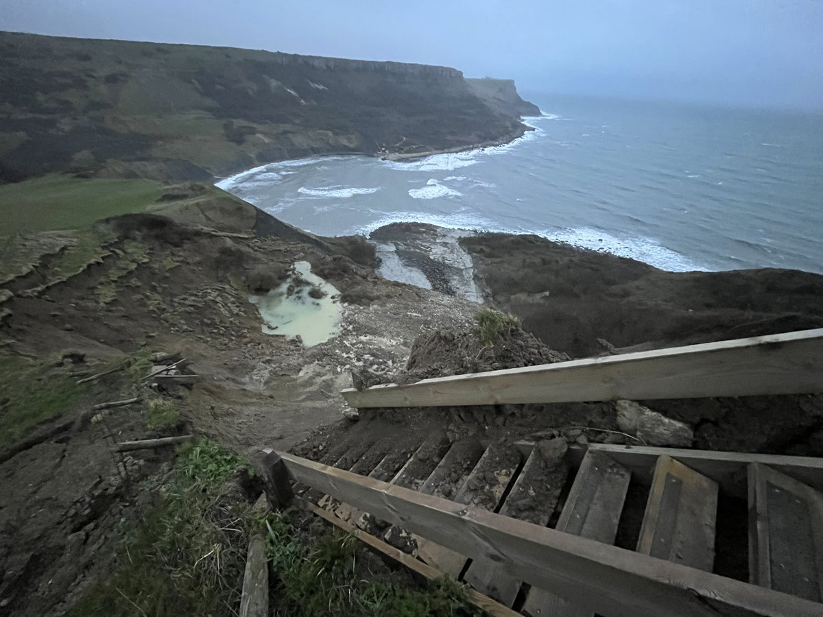 @lyonstography @swcoastpath @jurassic_coast I walked it on Christmas Eve and the steps had gone. The drone shot was taken on 11th January.