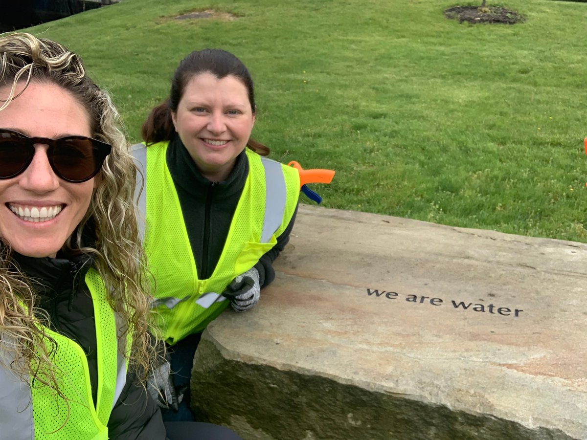 We partnered with @AlleghenyCW and @psuextension Master Watershed Stewards of Allegheny County for a Spring Clean event in the East End! We had a blast working together to clear debris from our storm drains and improve the health of our waterways 🦺🌧