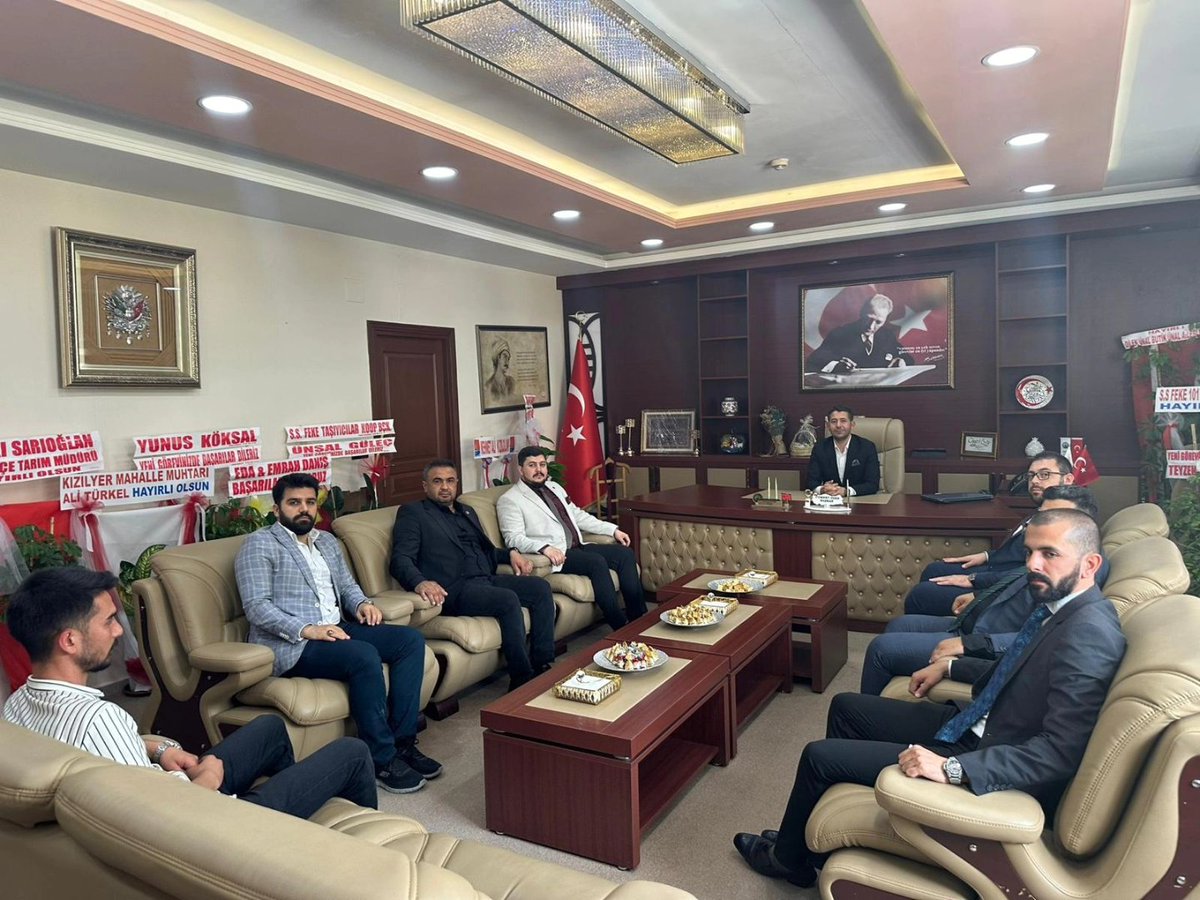 Genel Merkez Gençlik Kolları heyetimiz Adana Feke Belediye Başkanı Cömert Özen'i makamında ziyaret ederek başarılar dilediler.