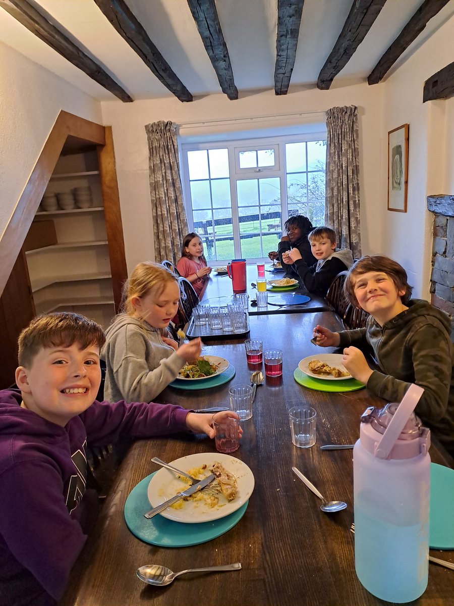 WlmYear5's tweet photo. We all loved our tea tonight, we are thankful for our lovely food #fulltummies #learningtoserve https://t.co/xEI349RDH5
