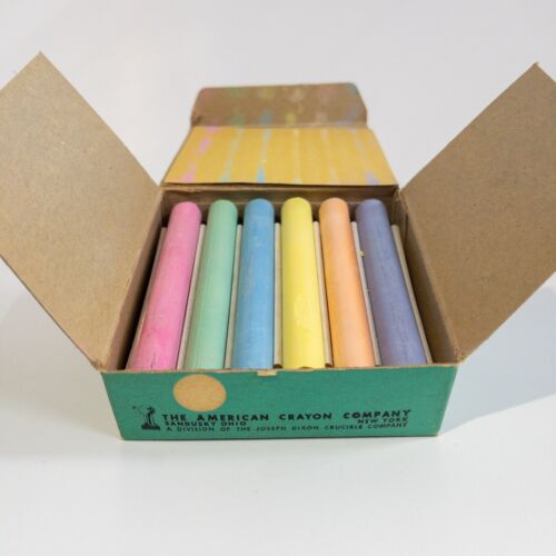 Hyga-Color Colored Chalk 12 Sticks Vintage NIB Chalkboard Erasable

THESE ARE SO COOL!!!
ebay.com/itm/1864212392…
#art #chalk #chalkart #vintageshop