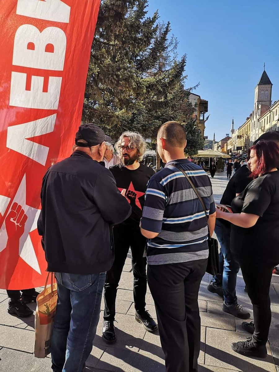 🚩 Денес, претседателот на Левица, Димитар Апасиев заедно со носителката на ИЕ5 Јована Мојсоска остварија средби со граѓаните на Битола. ⚠️ На овие избори, македонскиот народ ќе стави крај на диктатите и поразите од режимот на СДС и ДУИ и повторно ќе ја возобнови Републиката!