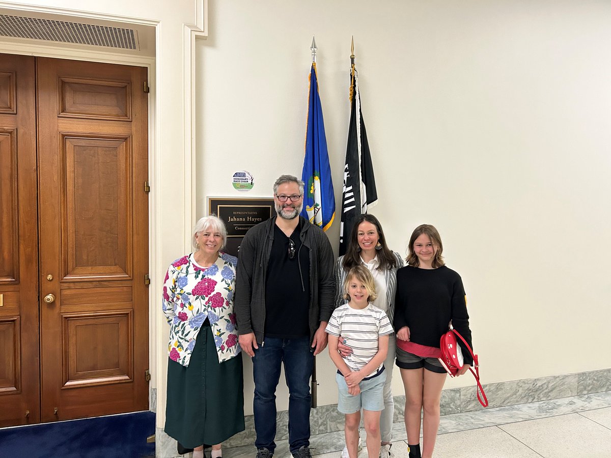 📸My office successfully assisted a family from Simsbury secure House Gallery passes while they visited Washington, D.C to see government in action. Call my office 202-225-4475 for more information.