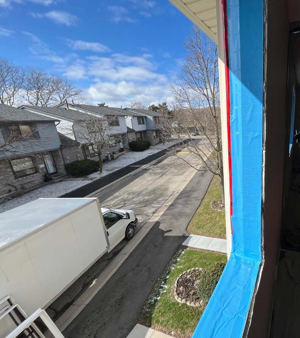 Ensuring excellence in window replacement at a Mississauga townhouse complex! From meticulous checks on rough-opening membrane flashing to drip edge details, we're all about top-notch water-shedding. Welcoming fresh vinyl-framed casement-style windows! #WindowReplacement