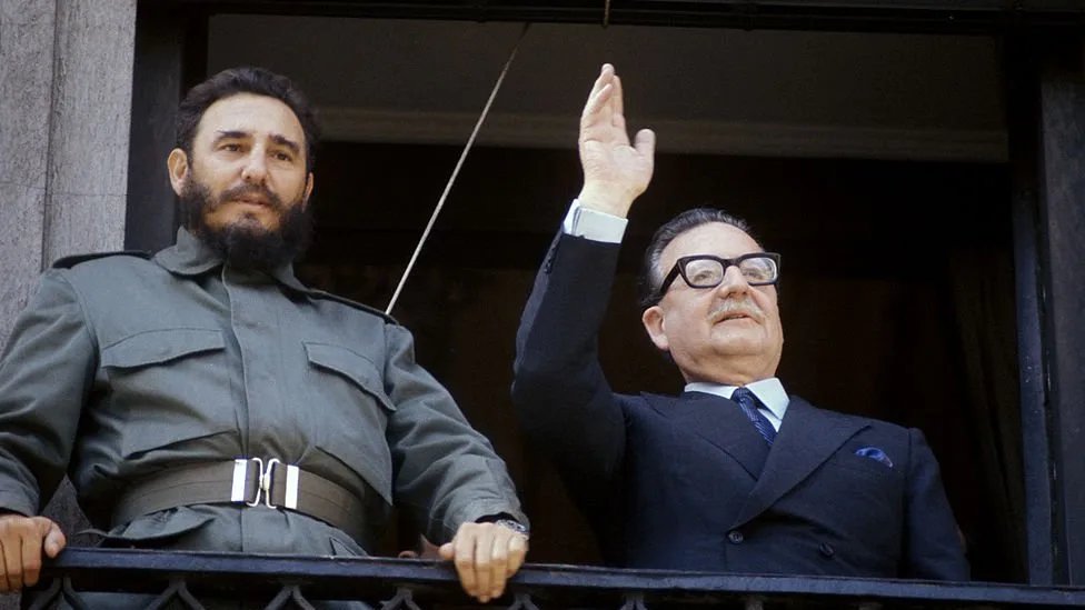 #EstampasDeMiCuba - A fines de 1971, el dictador cubano Fidel Castro visitó Chile por tres semanas, regando su fallida ideología dentro de una población ya anestesiada con las ideas de Salvador Allende. Tres semanas de proselitismo barato y nocivo. Tres semanas de infiltración…