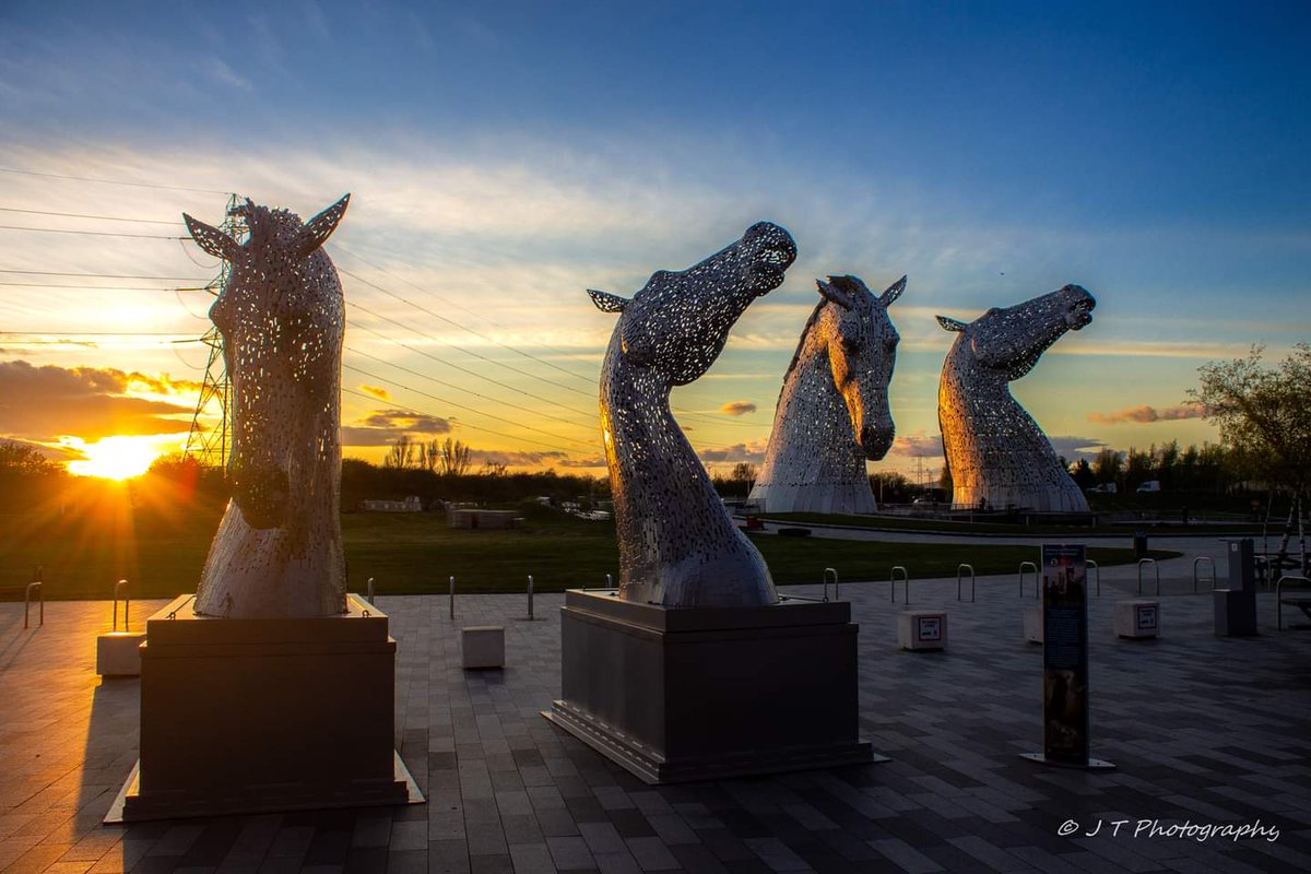 The Kelpies under a beautiful sunset at the Helix in Falkirk 🐴

@VisitScotland

#TheKelpies #HelixFalkirk #Falkirk #Scotland #VisitScotland #Sunset #Photography #JTPhotography