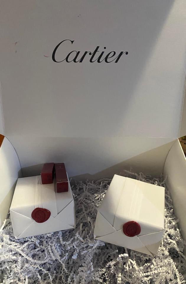 Los de Cartier empacando el pedido del vato que los compró en 237 pesos