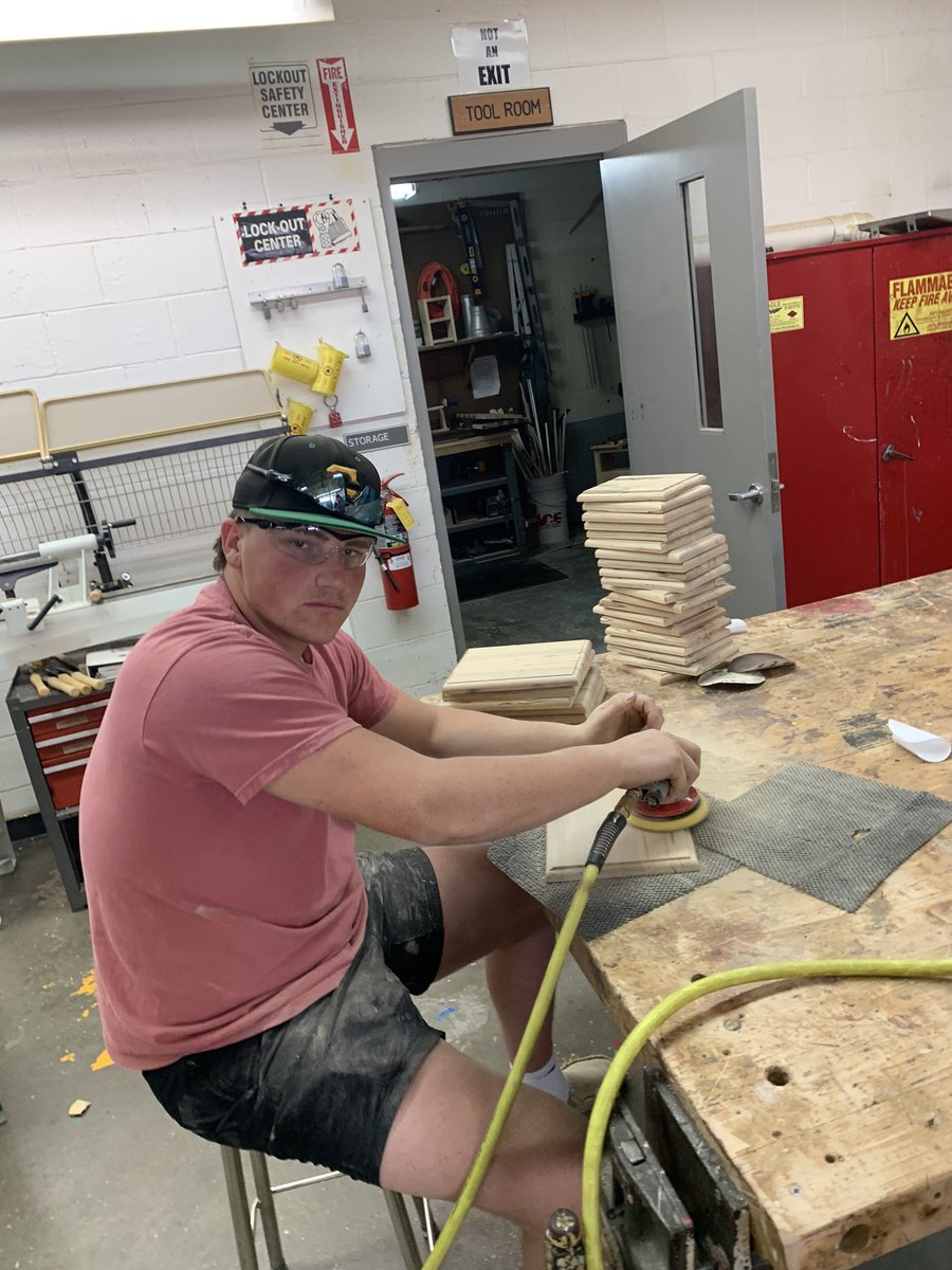 Mr. Clark’s Woodshop students are working hard  on making plaques! 

#GCATC #TechSuccess