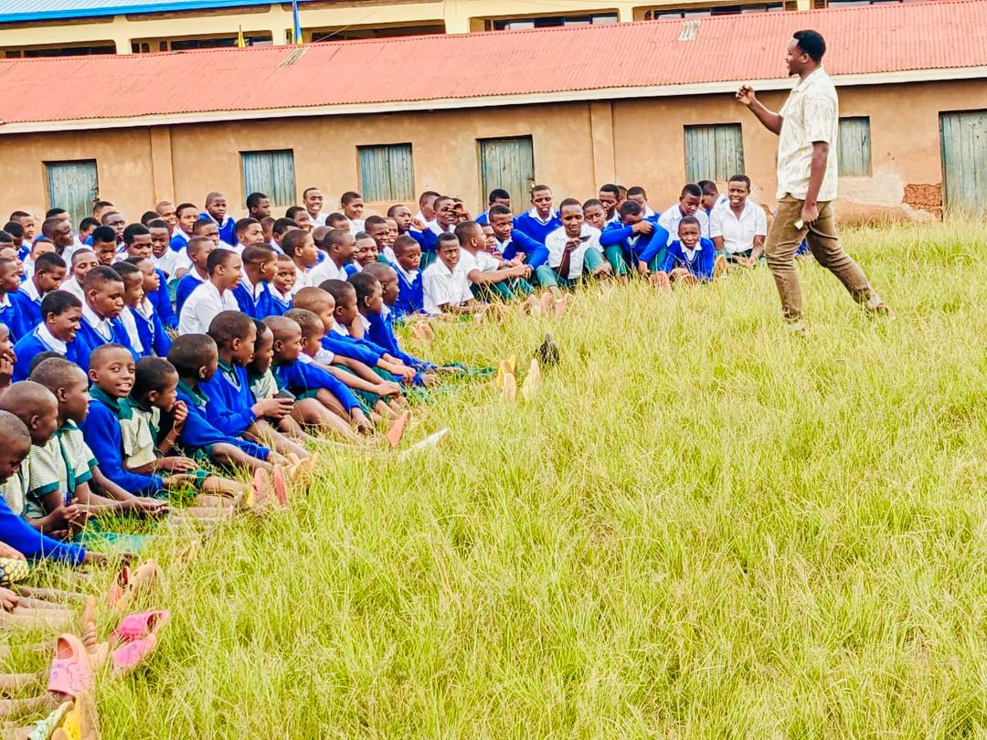 Yesi_Rwanda's tweet photo. π¨Day Iπ¨
Great work on raising awareness on #ASRHR in @BureraDistrict.
Today, @Yesi_Rwanda partnered with @PIH_Rwanda & @ButaroHospital to educate students at #APAPEDUCBungwe #GSBuhitaII #GSBushenyi on: #CSE ,Preventing early pregnancy, #STIs ,Menstrual hygiene, #GBV. https://t.co/2sgotdLD8E
