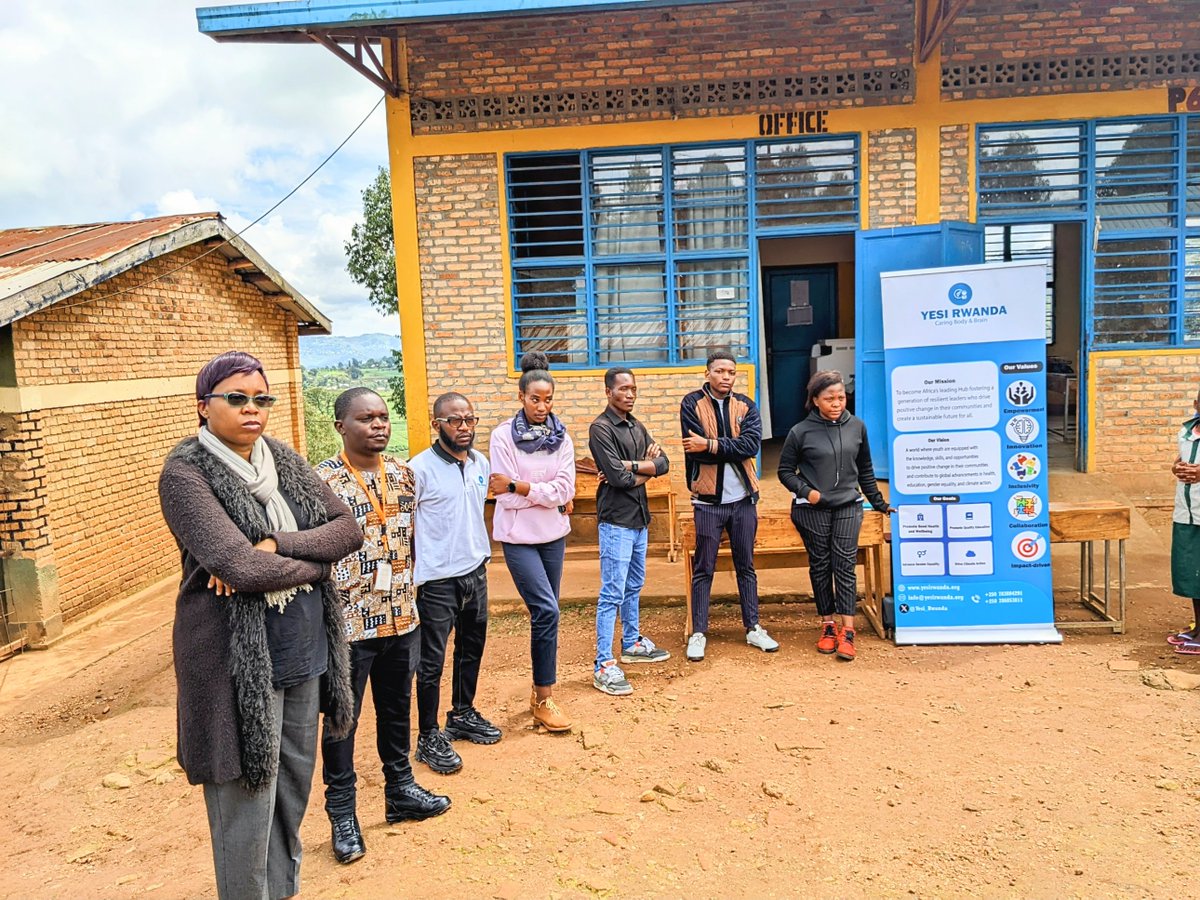 Yesi_Rwanda's tweet photo. π¨Day Iπ¨
Great work on raising awareness on #ASRHR in @BureraDistrict.
Today, @Yesi_Rwanda partnered with @PIH_Rwanda & @ButaroHospital to educate students at #APAPEDUCBungwe #GSBuhitaII #GSBushenyi on: #CSE ,Preventing early pregnancy, #STIs ,Menstrual hygiene, #GBV. https://t.co/2sgotdLD8E
