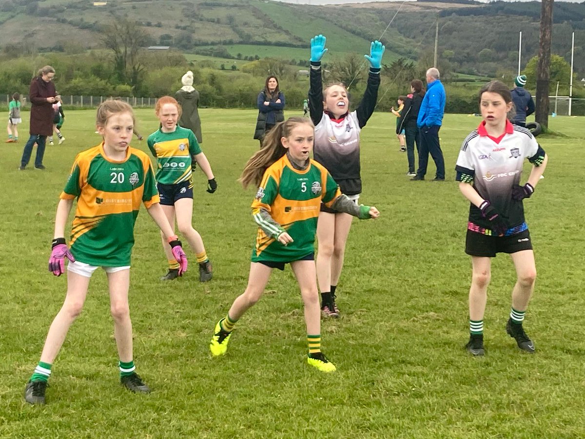 Our amazing U10 Team who were playing Glin Emmets in Monagea GAA Pitch this evening. Both teams played excellent football with lots of mighty skills on show. Well done girls & huge thanks to the coaches & parents. Thanks to Glin Emmets team for travelling over.
#SeriousSupport