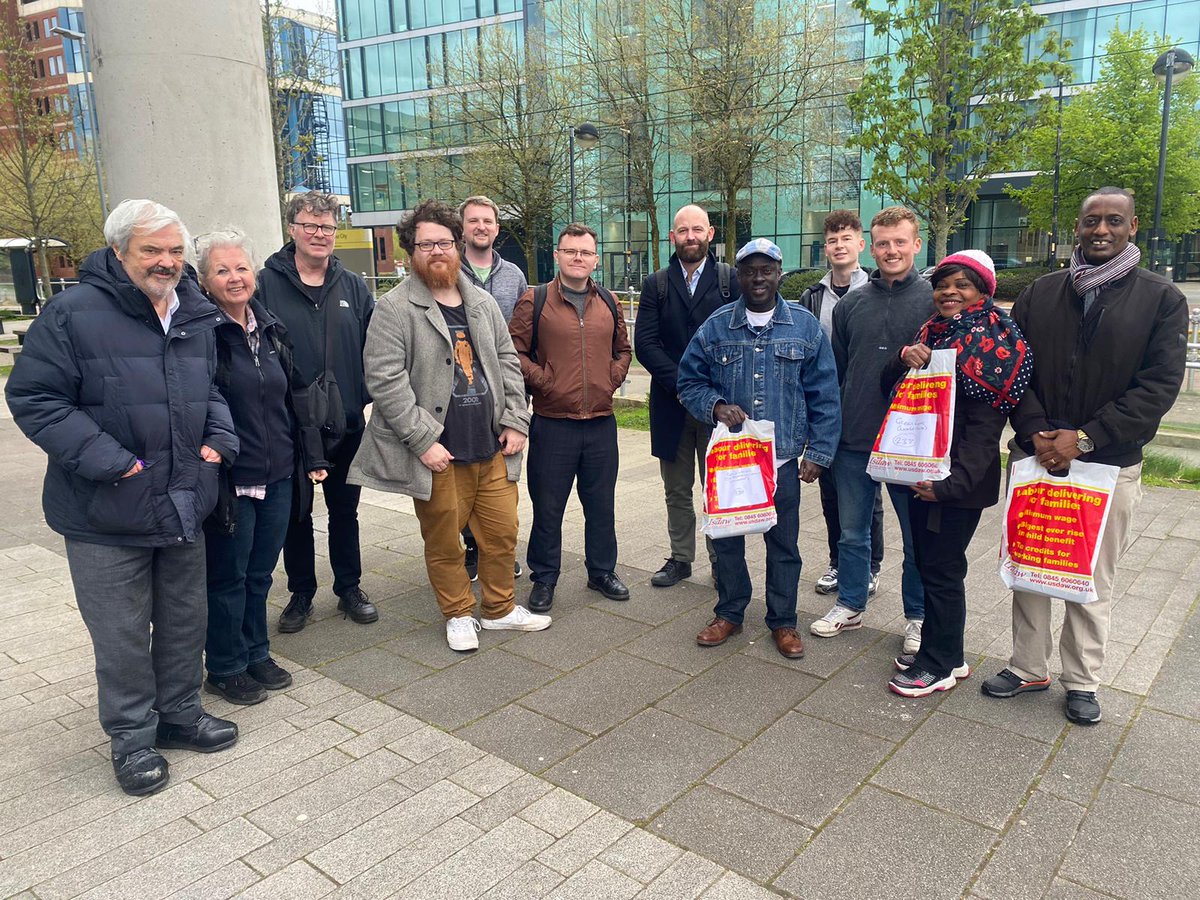 🙏𝗧𝗵𝗮𝗻𝗸 𝘆𝗼𝘂! Thank you to everyone who popped along this evening to help deliver our latest leaflet, and to everyone we bumped into for your support. Don't forget it's #3VotesForLabour on Thursday 2nd May. 𝗕𝗲𝘀𝘁 𝘄𝗶𝘀𝗵𝗲𝘀, 𝗟𝗶𝘇 & 𝗣𝗮𝘂𝗹