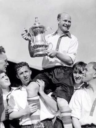 @71Season Don Welsh, with the FA Cup for Charlton in 1947, aged 36